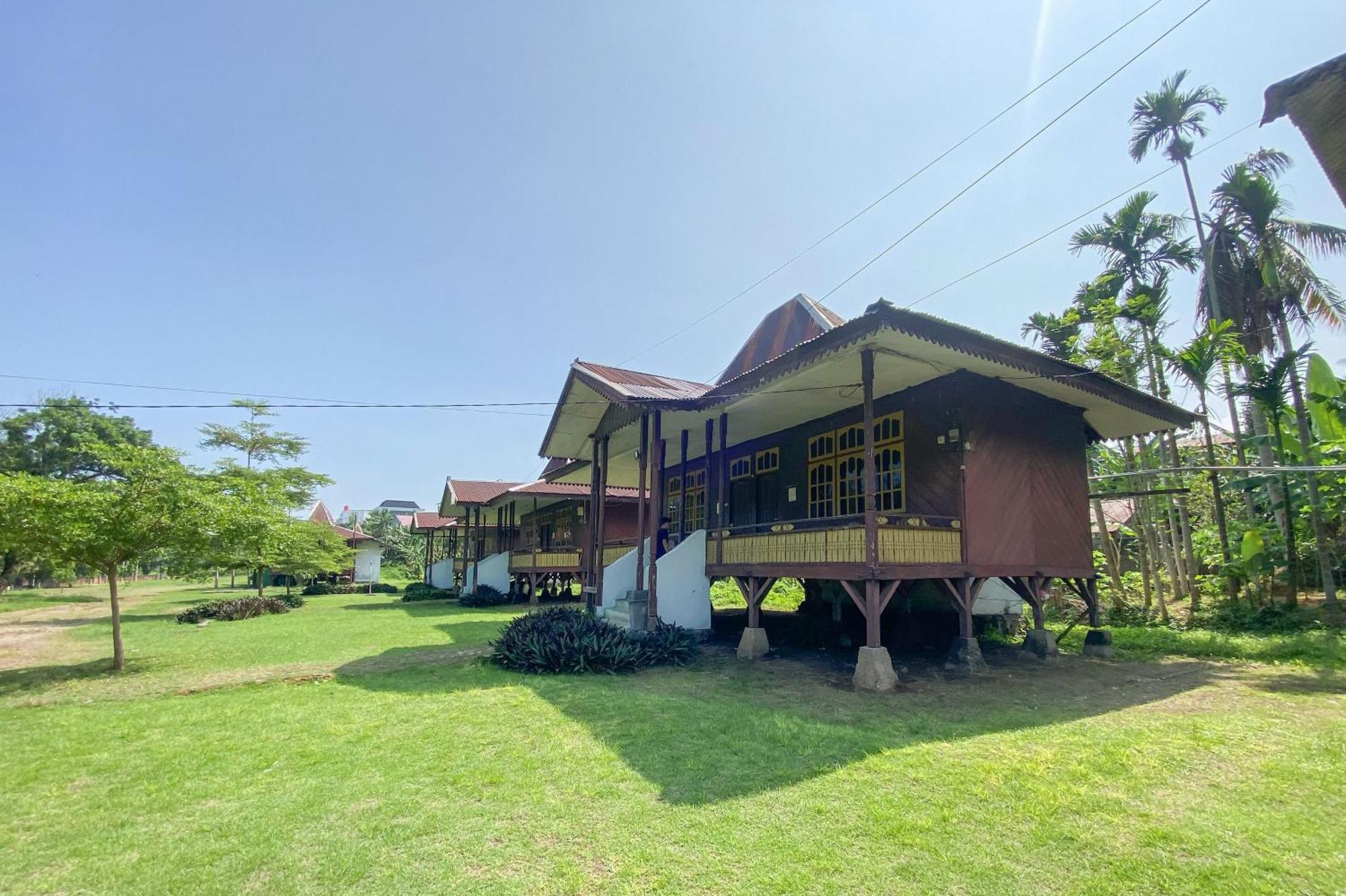 Hotel Pantai Panjang Bengkulu Redpartner Buitenkant foto